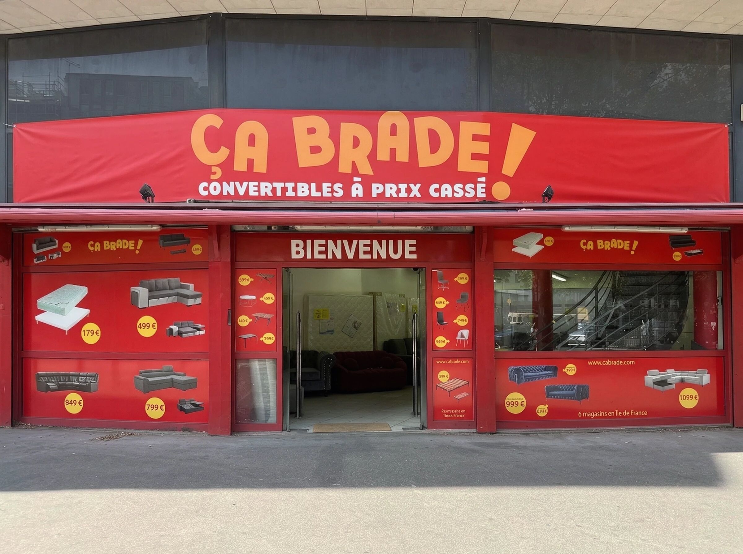 Showroom canap&eacute; lumineux pour la boutique Stalingrad