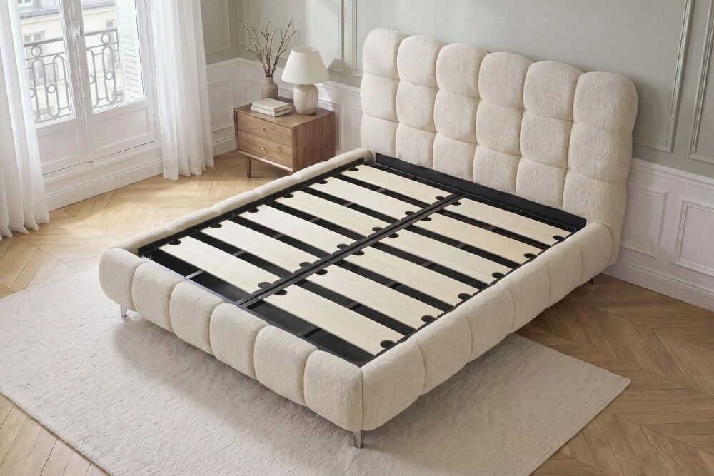 BUBBLE, Lit coffre capitonn� avec sommier � grosses lattes existe en plusieurs tailles de couchage et rev�tements. Vendu sans ma