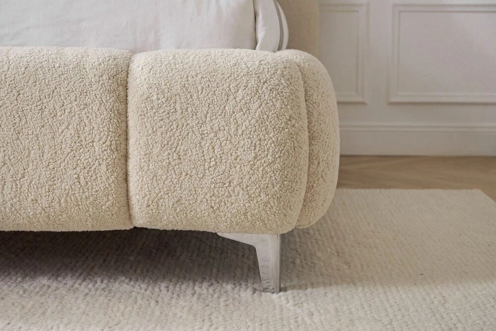 BUBBLE, Lit coffre capitonn&eacute; avec sommier &agrave; grosses lattes existe en plusieurs tailles de couchage et rev&ecirc;tements. Vendu sans ma