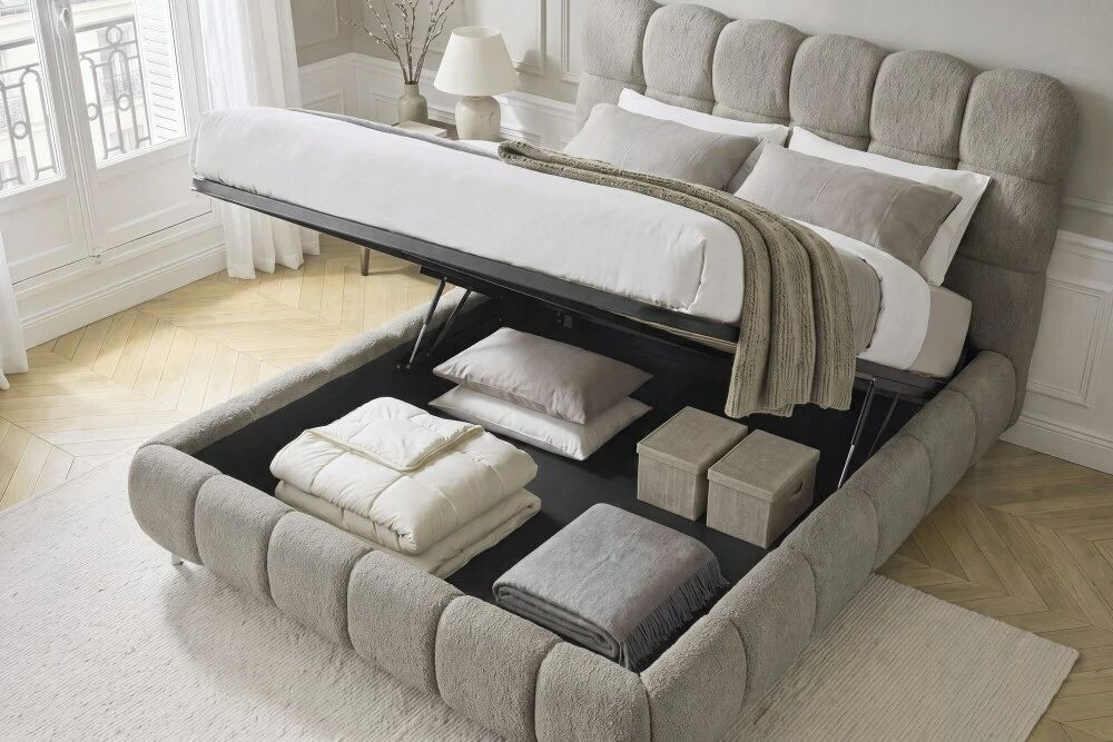 BUBBLE, Lit coffre capitonn&eacute; avec sommier &agrave; grosses lattes existe en plusieurs tailles de couchage et rev&ecirc;tements. Vendu sans ma