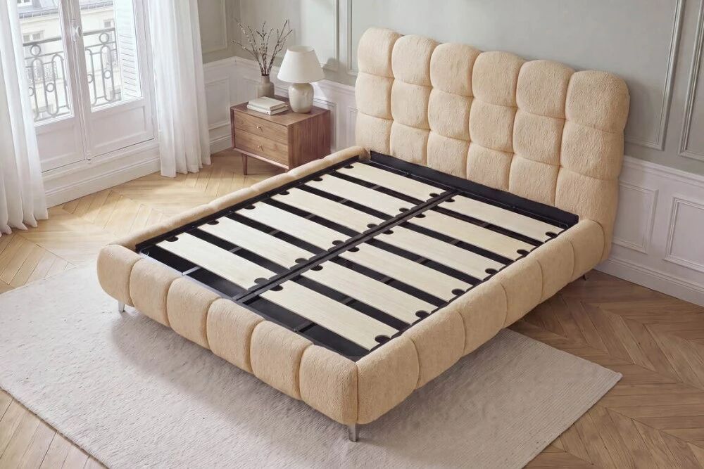 BUBBLE LUXE A LATTES RENFORCEES, lit coffre capitonn&eacute; en boucl&eacute; beige ou boucl&eacute; taupe, sommier &agrave; grosses lattes et grand rangeme