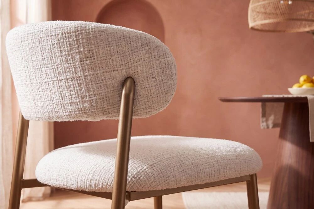 Chaise CHAUM tissu chin&eacute; CREME (CREMONA 01) + pieds m&eacute;tal dor&eacute;