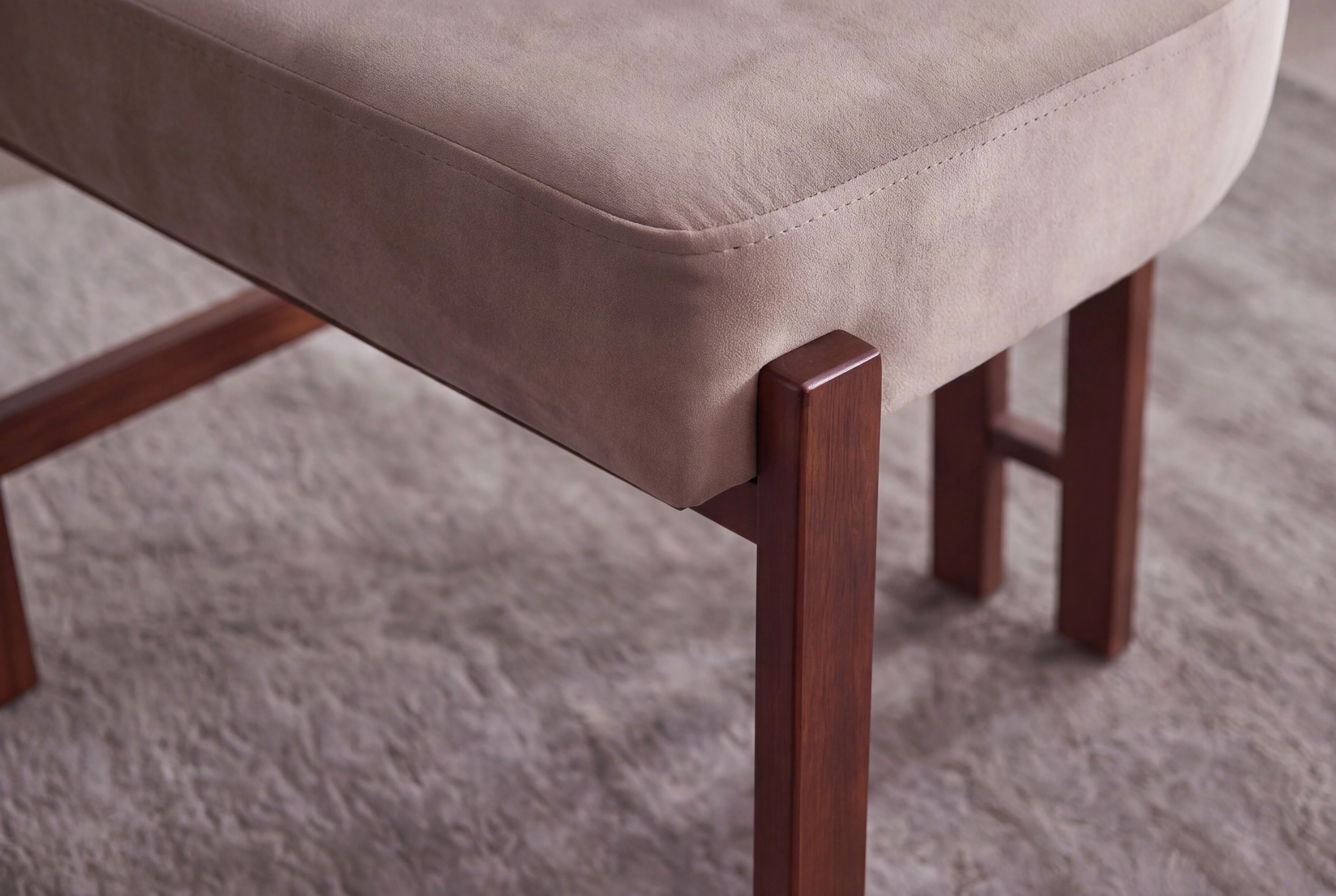 Chaise DRAGON  Tissu velours TAUPE(V108) + PIEDS MARRON